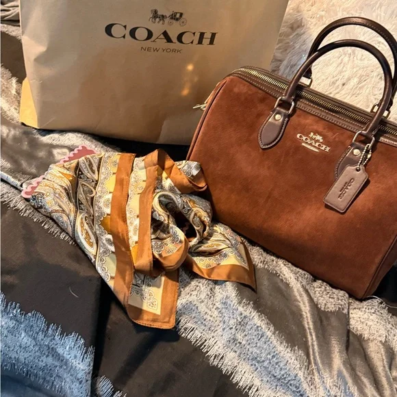 Coach LARGE SUEDE ROWAN BRAND NEW - Picture 2 of 5